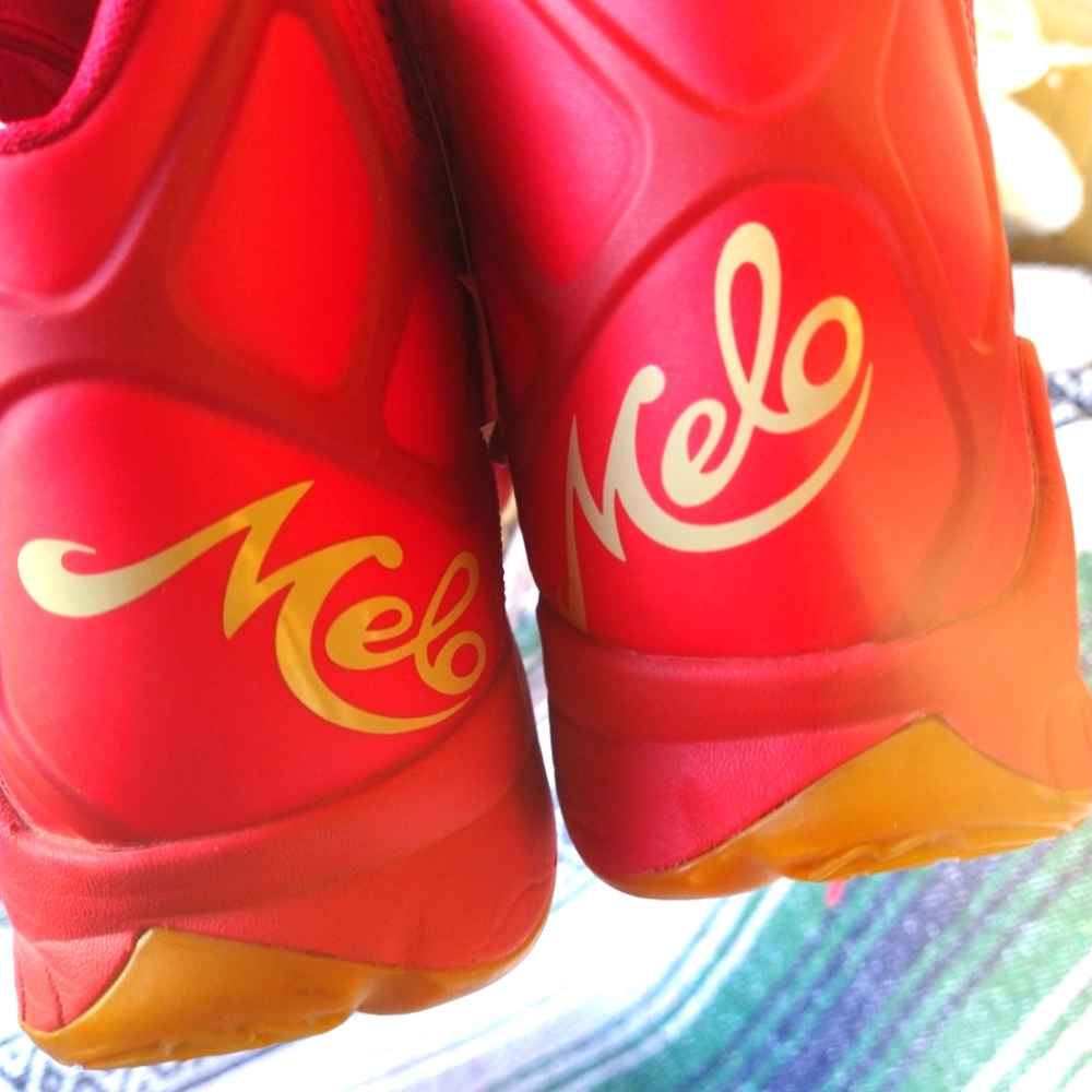 Carmelo Anthony M12 Nike gym shoe red with gum size 10